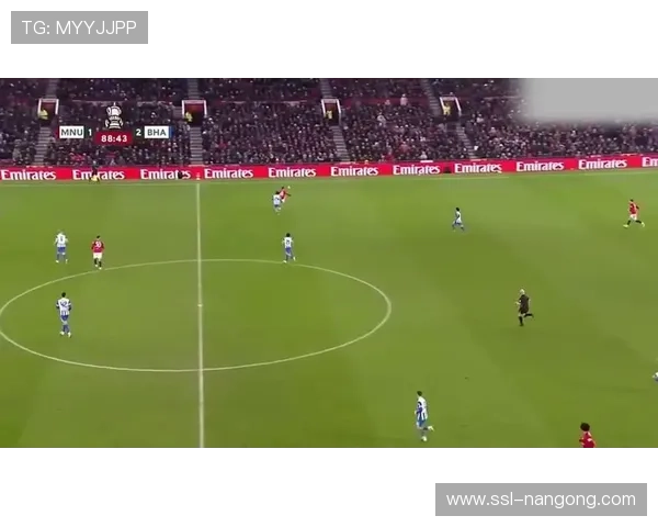 曼联小将莱西中柱，错失英超首球