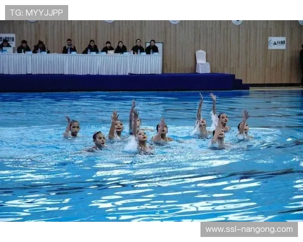 奥运冠军肖雁宁以裁判员身份亮相达州花样游泳邀请赛